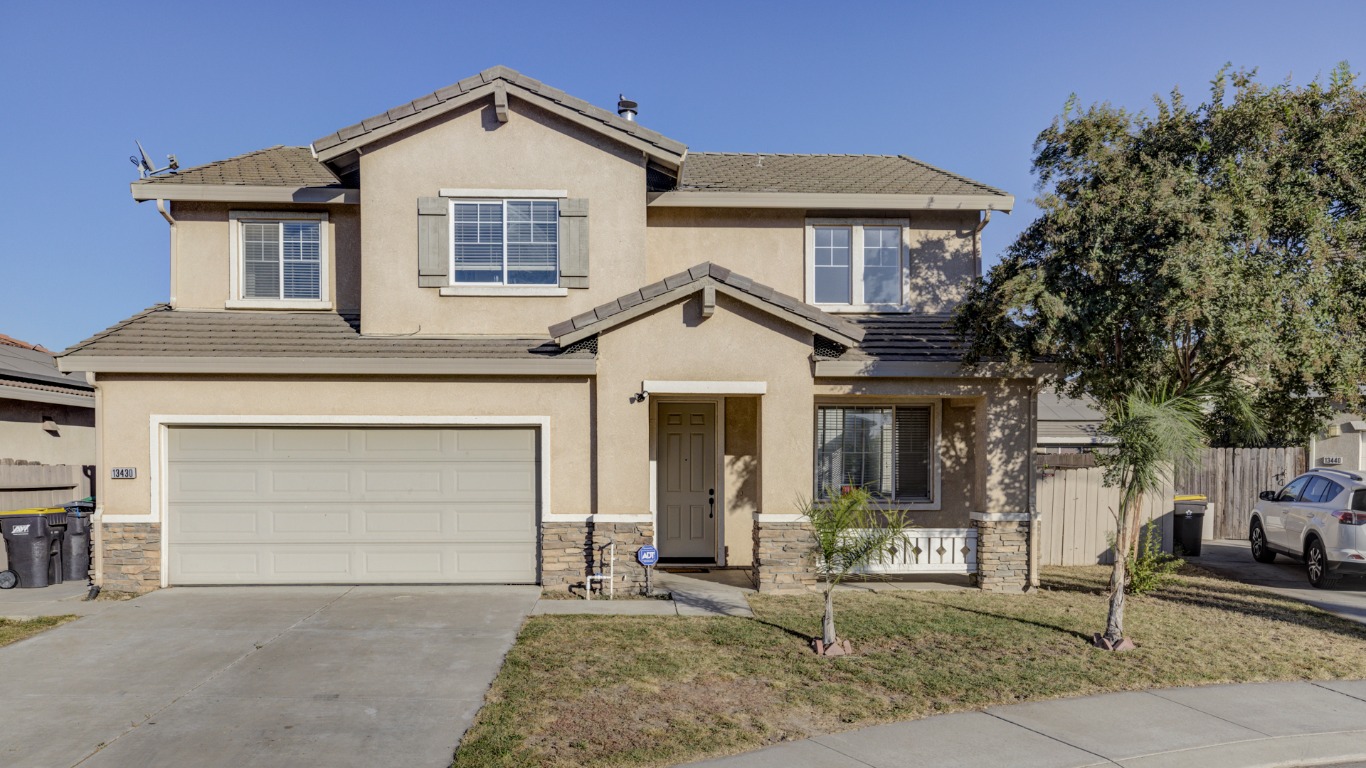 Schedule a Showing 13430 Applewood Court, Lathrop, CA 95330 Ziprent